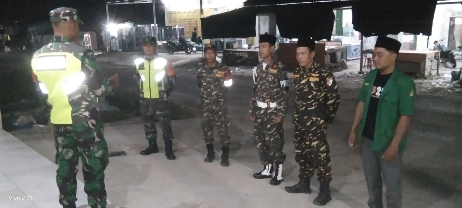 Patroli Malam Koramil 420-08/Tabir: Wujud Kepedulian Terhadap Keamanan Lingkungan