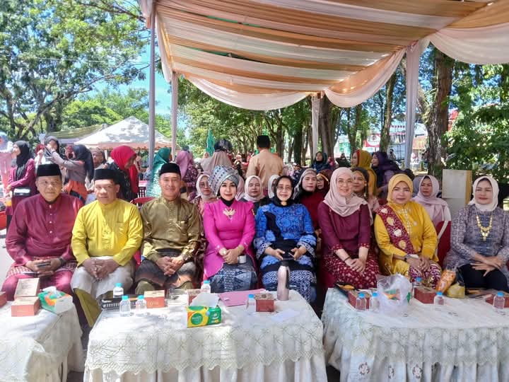 Dikbud Merangin Peringati Hari Batik Nasional dan Gelar Lomba Pasang Tekuluk, Fashion Show Busana Daerah