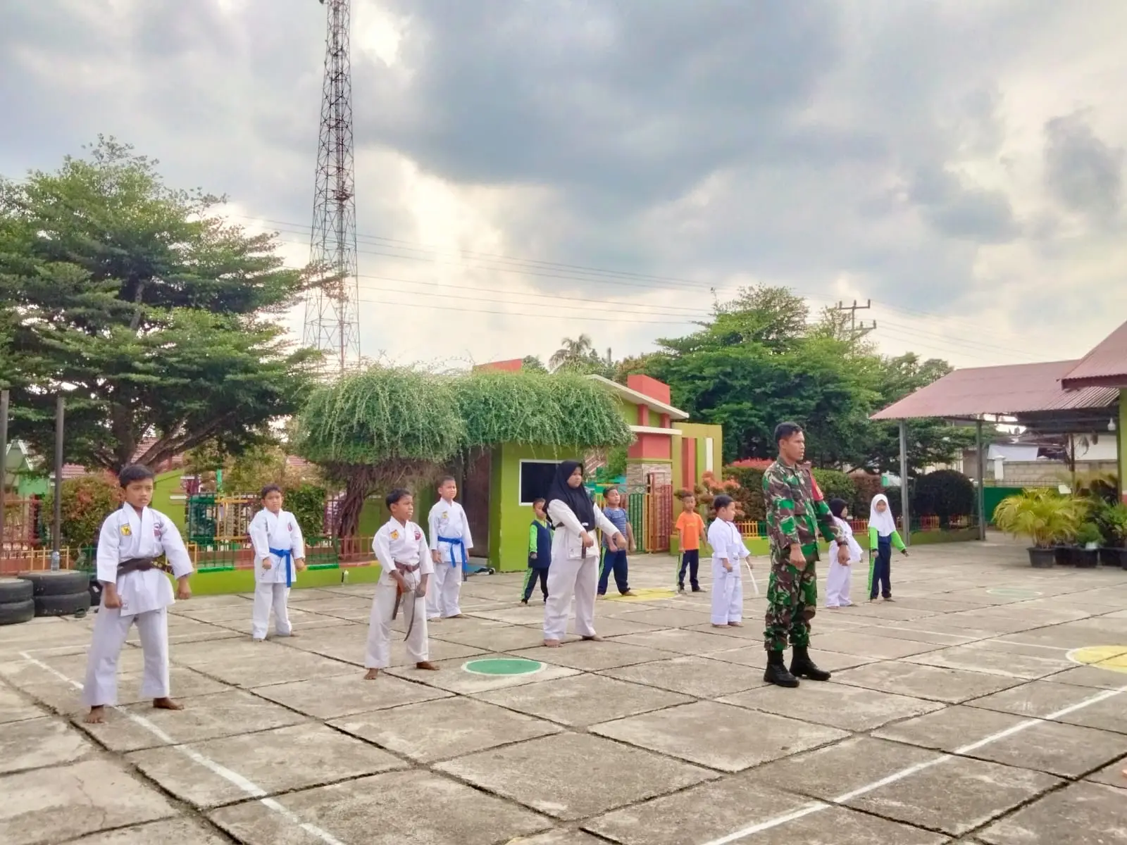 Babinsa Koramil 420-08/Tabir Melaksanakan Pembinaan Bintahwil Desa Sido Lego