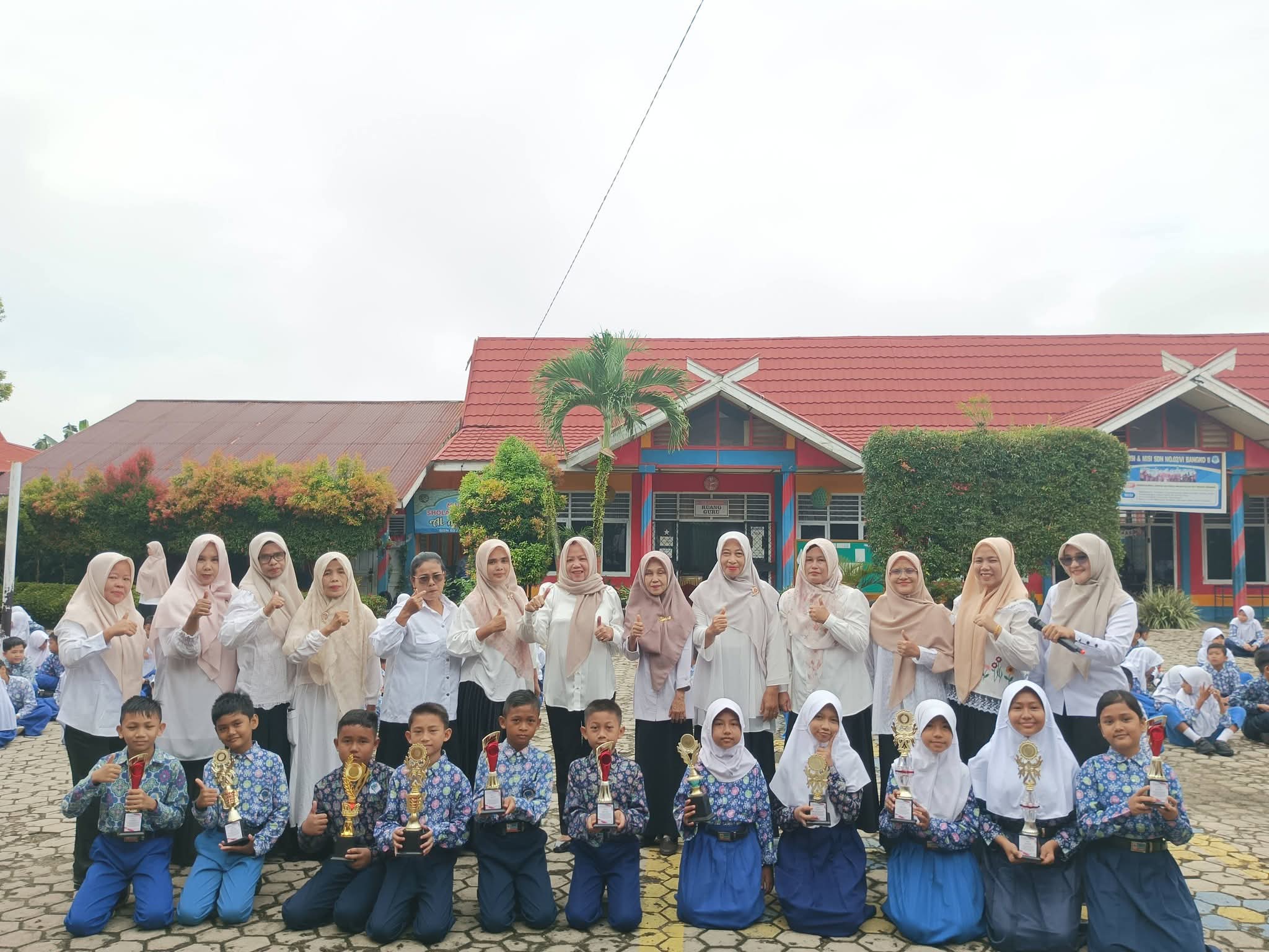 Borong Prestasi! SDN 002 Bangko Juara di 10 Cabang O2SN dan FLS3N Tingkat Kecamatan Bangko