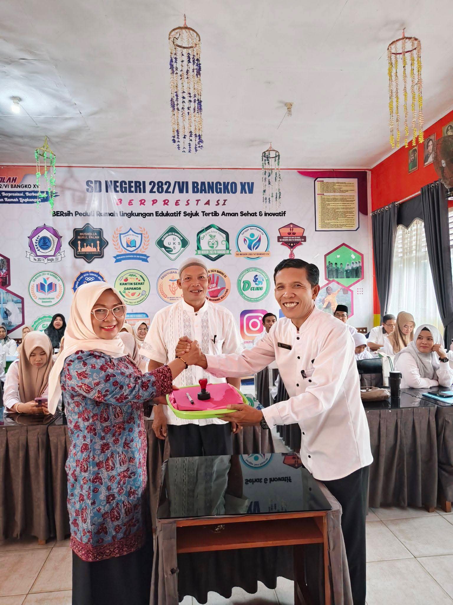 Serah Terima Jabatan Kepsek SDN 282 Bangko Berlangsung Khidmat, Hidra Dewi Resmi Lanjutkan Estafet Kepemimpinan dari Andri