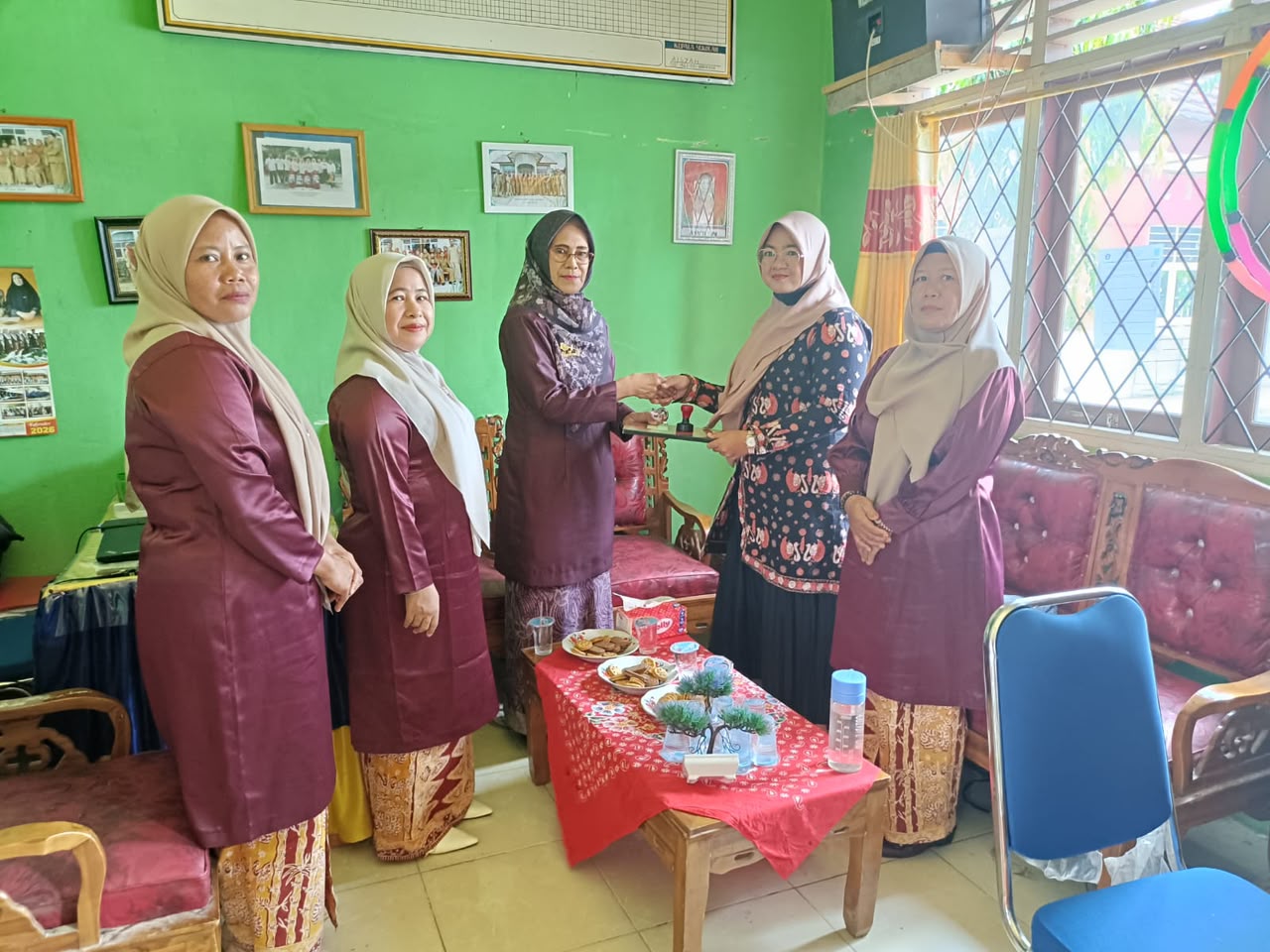 Selamat! Devi Warni, S.Pd Jabat Kepsek SDN 066/Jelatang, Siap Wujudkan Sekolah Nyaman dan Berkualitas