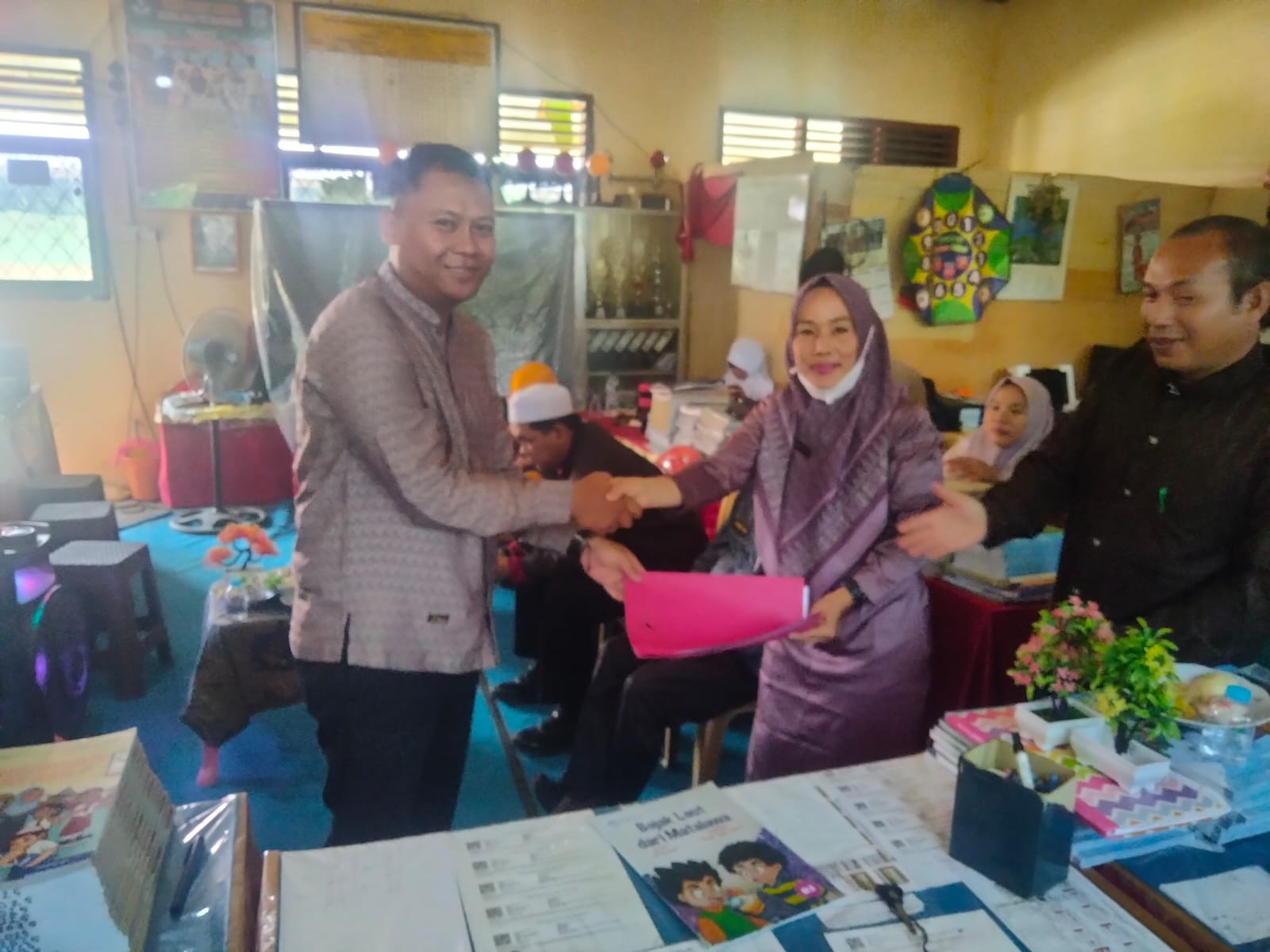 Korwil Pendidikan Nalo Tantan Pimpin Antar Serah Terima Jabatan, Erchan Arya Juma Resmi Jabat Kepala SDN 038/VI Danau