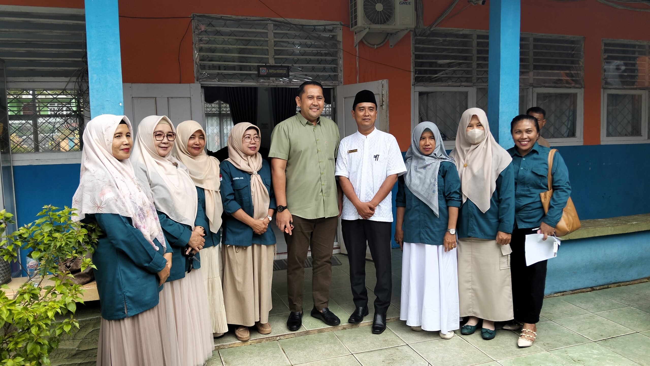 Rapor Anak Jadi Prioritas, Kepsek SMPN 04 Merangin Tunjukkan Arti Kehadiran Orang Tua