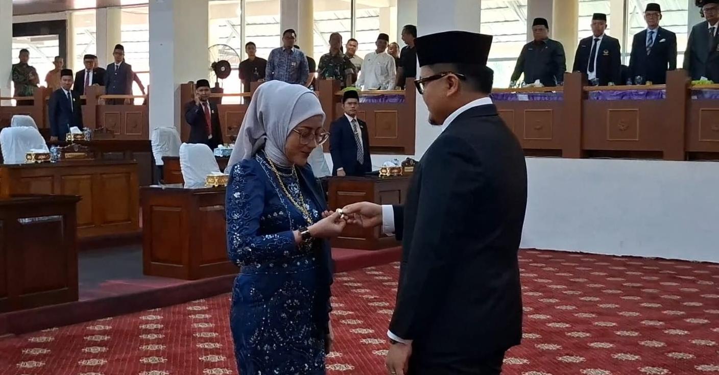 Wike Efrilla T. Resmi Dilantik Jadi Anggota DPRD Merangin, Wabup A. Khafidh : Semoga Amanah Menjalankan Tugas