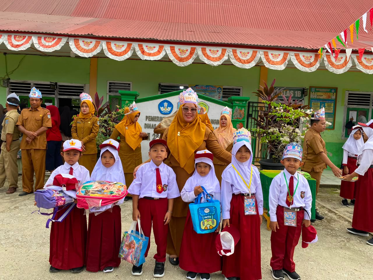 Seragam Rapi, Senyum Berseri! SDN 028 Sumber Agung Gelar MPLS Menyenangkan